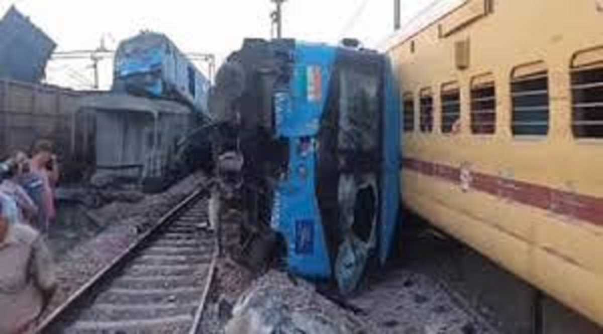 पंजाब में दो मालगाड़ियों की टक्कर, दो घायल